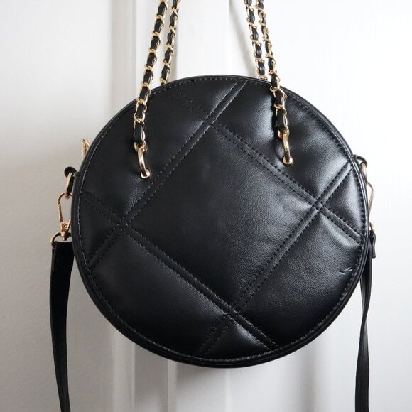 Quilted Circle Black Crossbody Bag – Gold Chain Detail - Picture 5 of 9